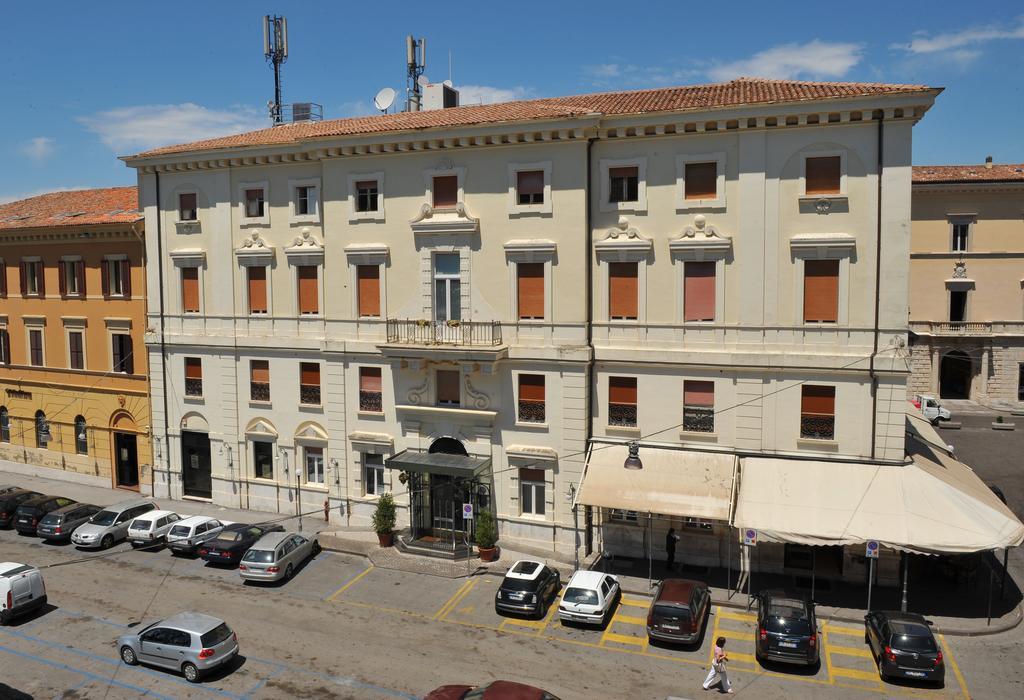 Grande Albergo Quattro Stagioni Rieti Bagian luar foto