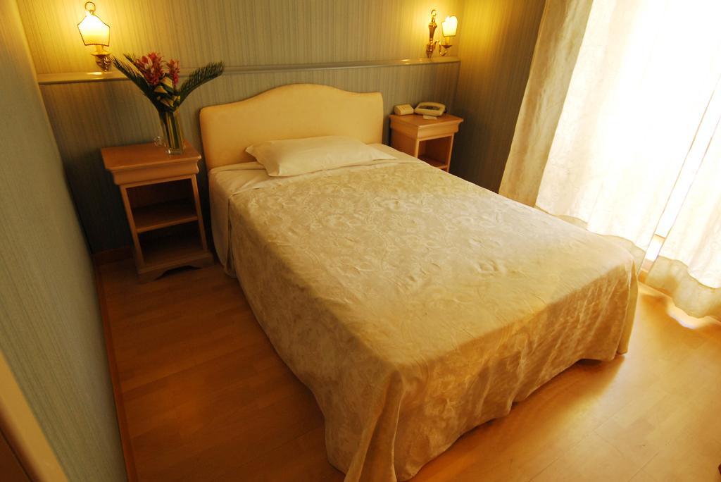 Grande Albergo Quattro Stagioni Rieti Ruang foto