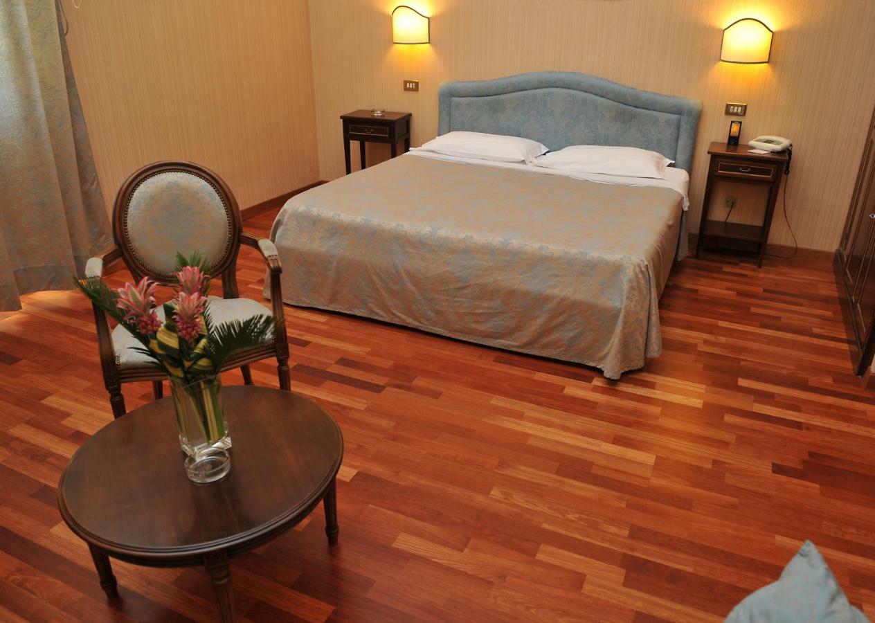 Grande Albergo Quattro Stagioni Rieti Bagian luar foto